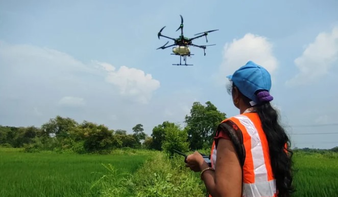 WhatsApp-Image-2025-05-23-at-17.49.39_4c1fdffa Namo Drone Didi Yojana 2025, Village women (SHGs) will learn to fly drones. नमो ड्रोन दीदी योजना 2025, Drone उड़ाना सीखेंगी गाँव की महिलायें (SHGs)। अभी Apply करें |